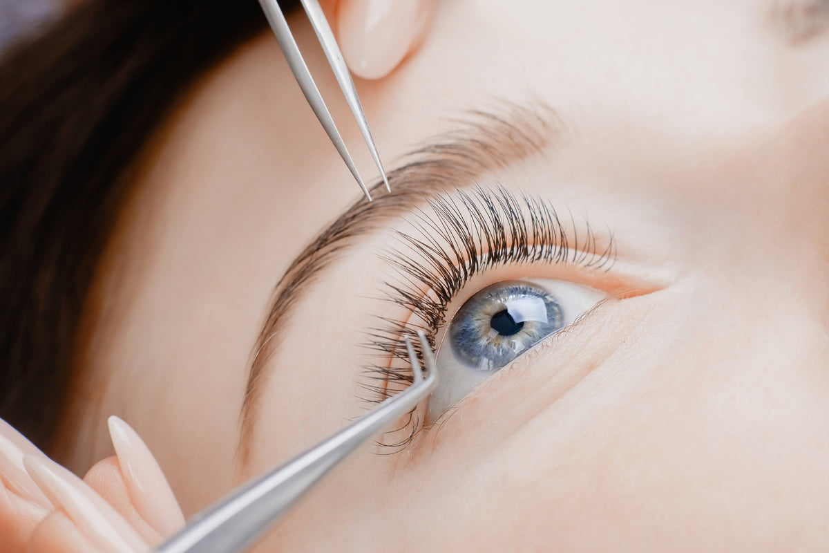 Lash tech holding Lash tweezers for classic lash extensions. Cartel Lash