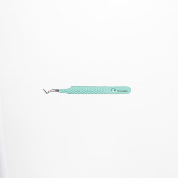 LASHGOD Lil Bow Peepster Tweezer